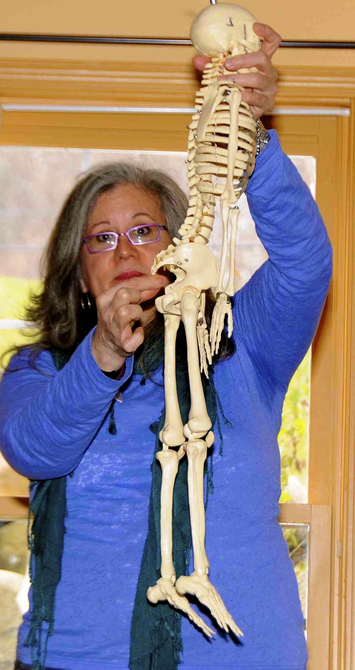 Katherine Schaefer showing the anatomy of a skeleton